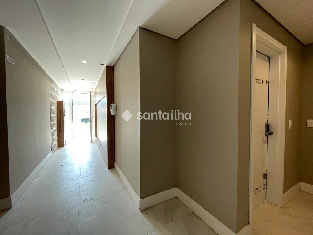 Floor-to-ceiling windows in a 3-bedroom apartment, 152 m² — photo 27