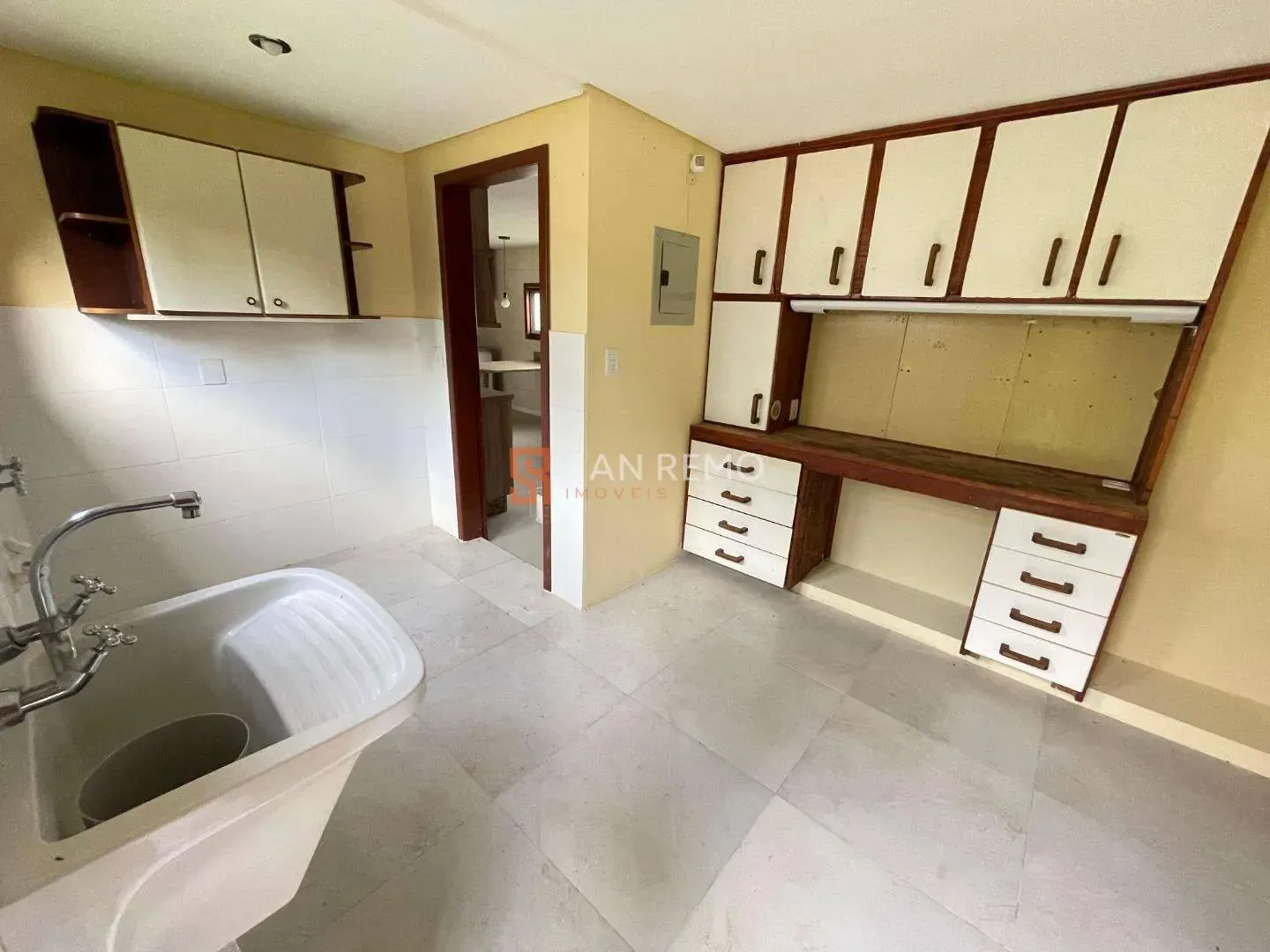 House with 4 bedrooms and 1 en-suite, 600 m² — photo 21