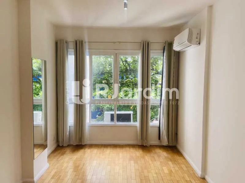 Apartamento com 3 quartos, 3 banheiros e varanda — photo 2