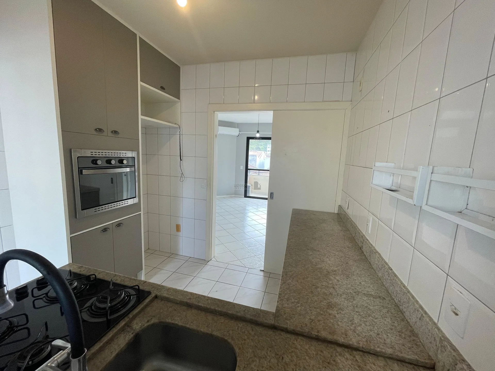 Квартира с 3 спальнями и 1 спальней с ванной, 105 м² — photo 24