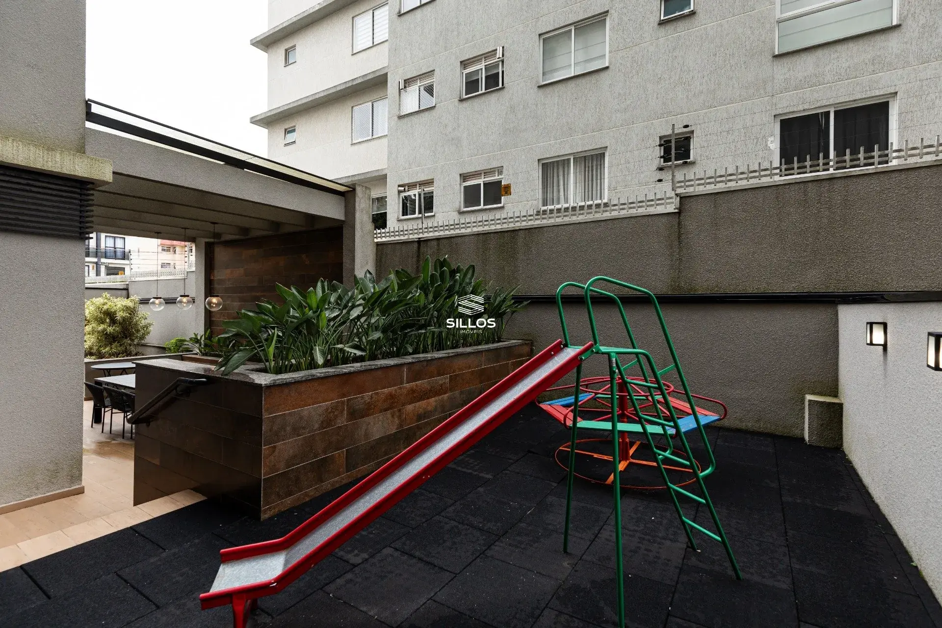 One-bedroom apartment with a washing machine — photo 11