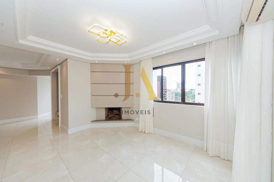 Furnished apartment, 210 m², with a glass-enclosed balcony — photo 10