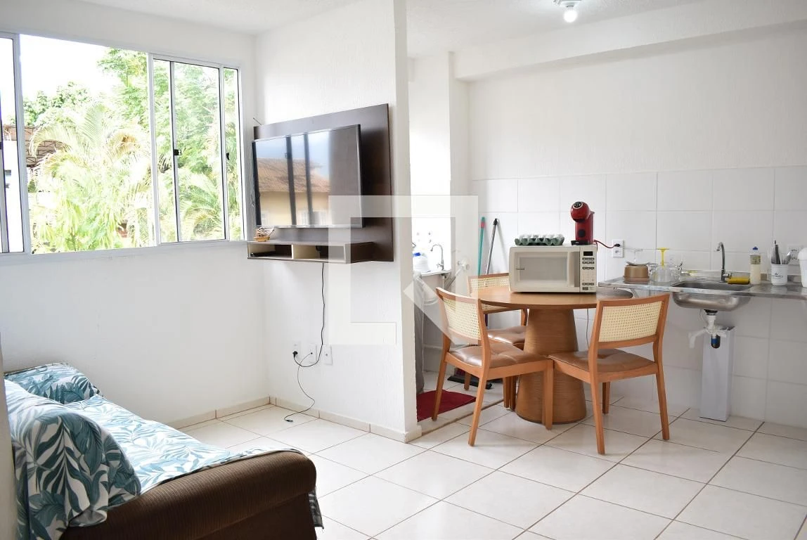 Apartamento mobiliado com 2 quartos e cozinha em plano aberto