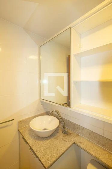 2-bedroom apartment in a building with a gym — photo 14