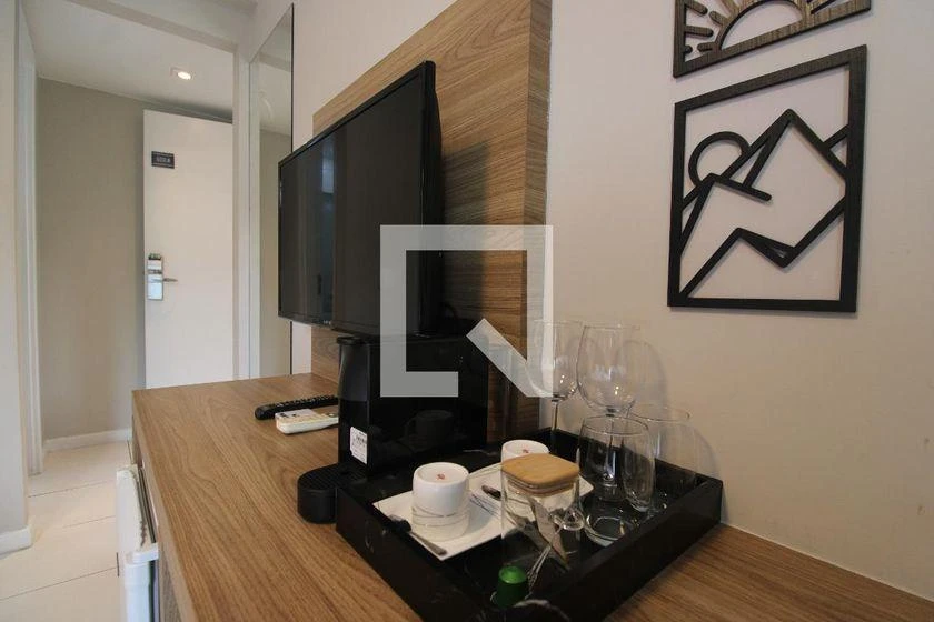 Furnished studio, 28 m², with a glass-enclosed balcony — photo 13