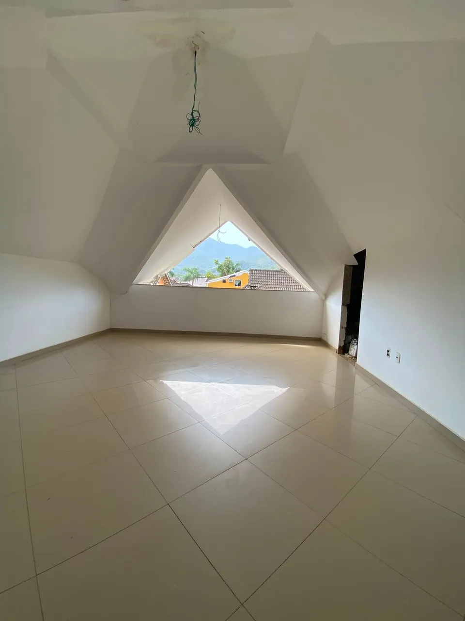 Casa amueblada con 3 dormitorios y cocina cerrada moderna — photo 18