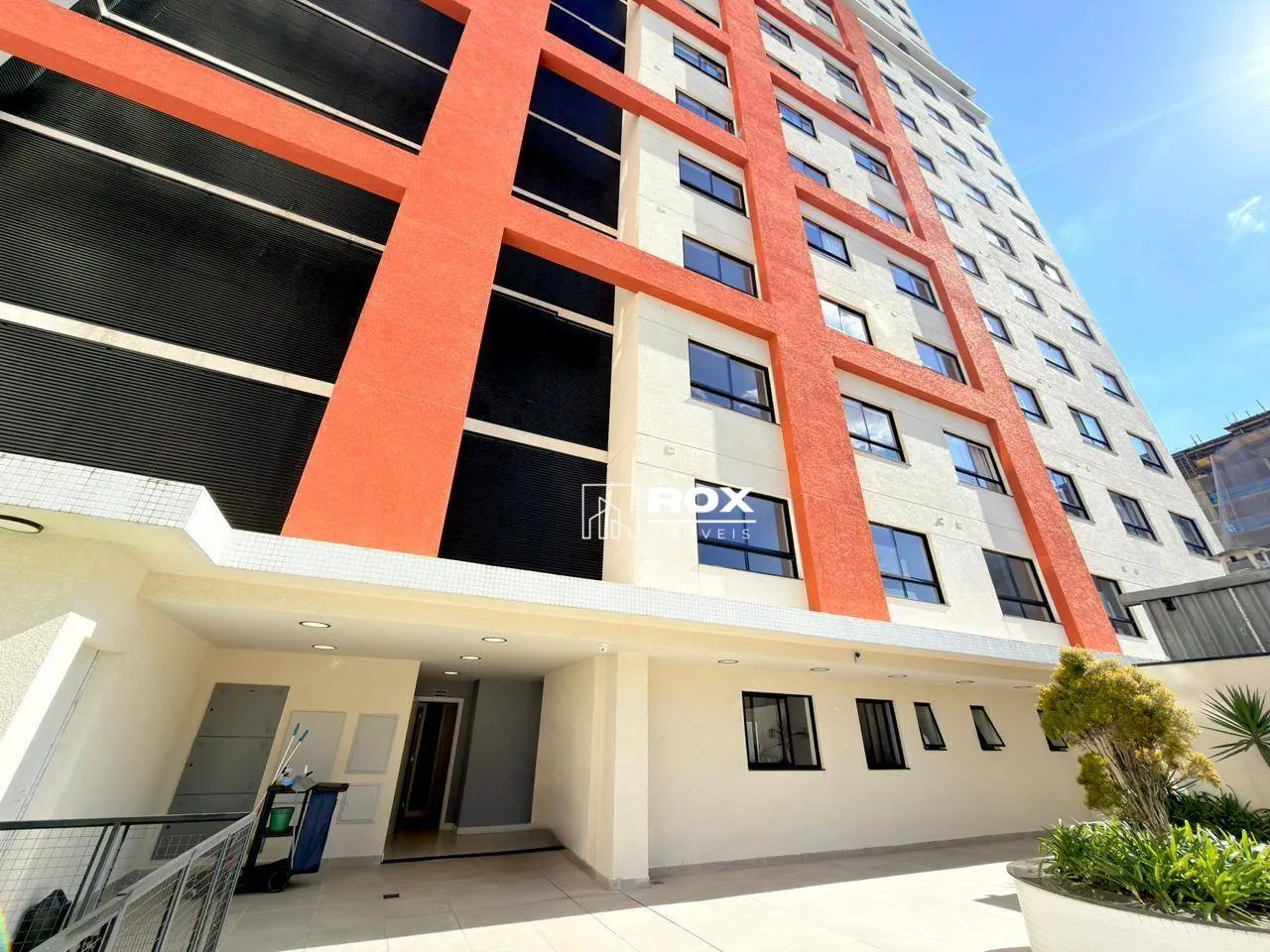 Furnished 1-bedroom apartment with a private BBQ — photo 30