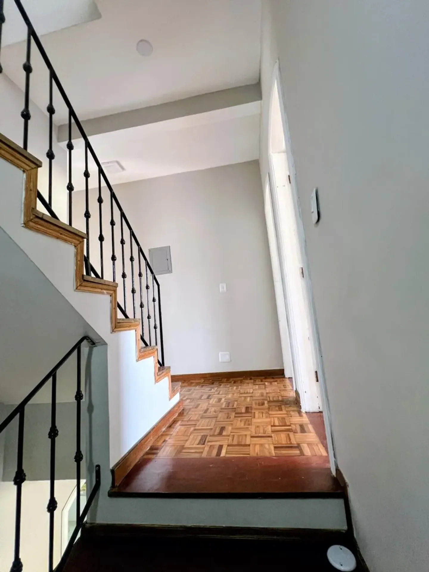 House, 285 m², with a grill on the balcony — photo 32