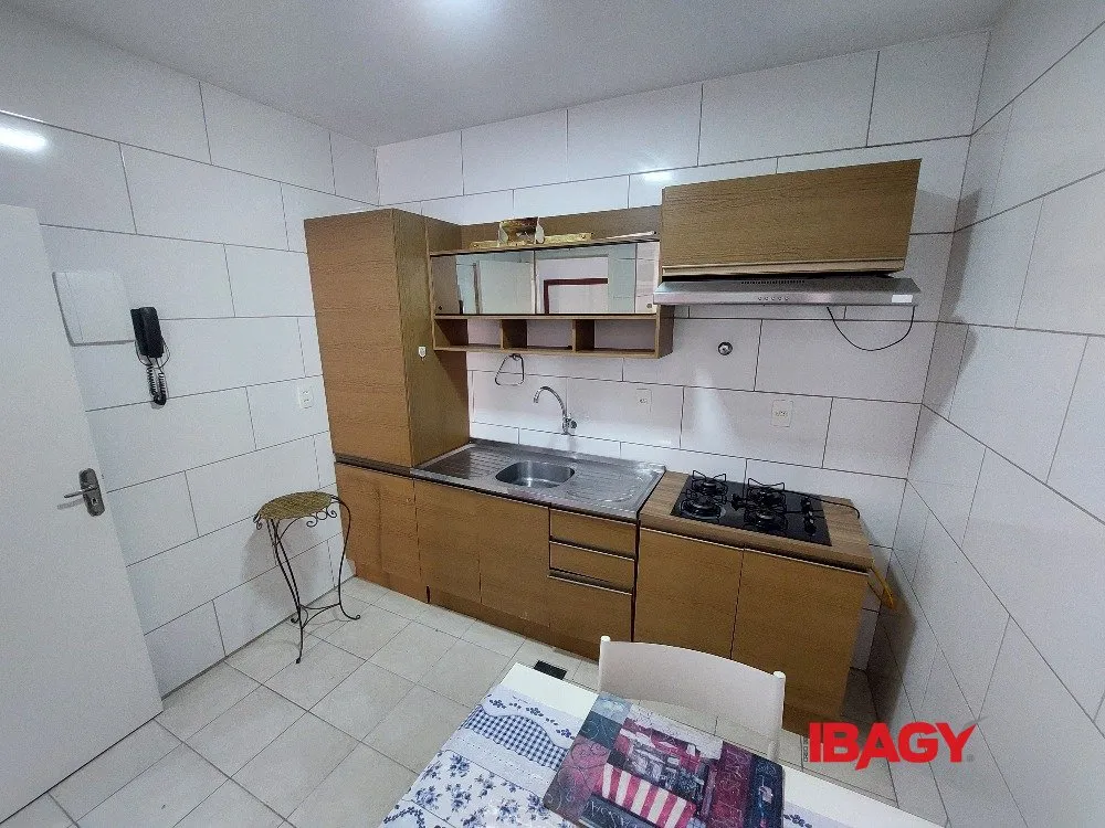 Apartamento sem mobília com 2 dormitórios e sacada — photo 4