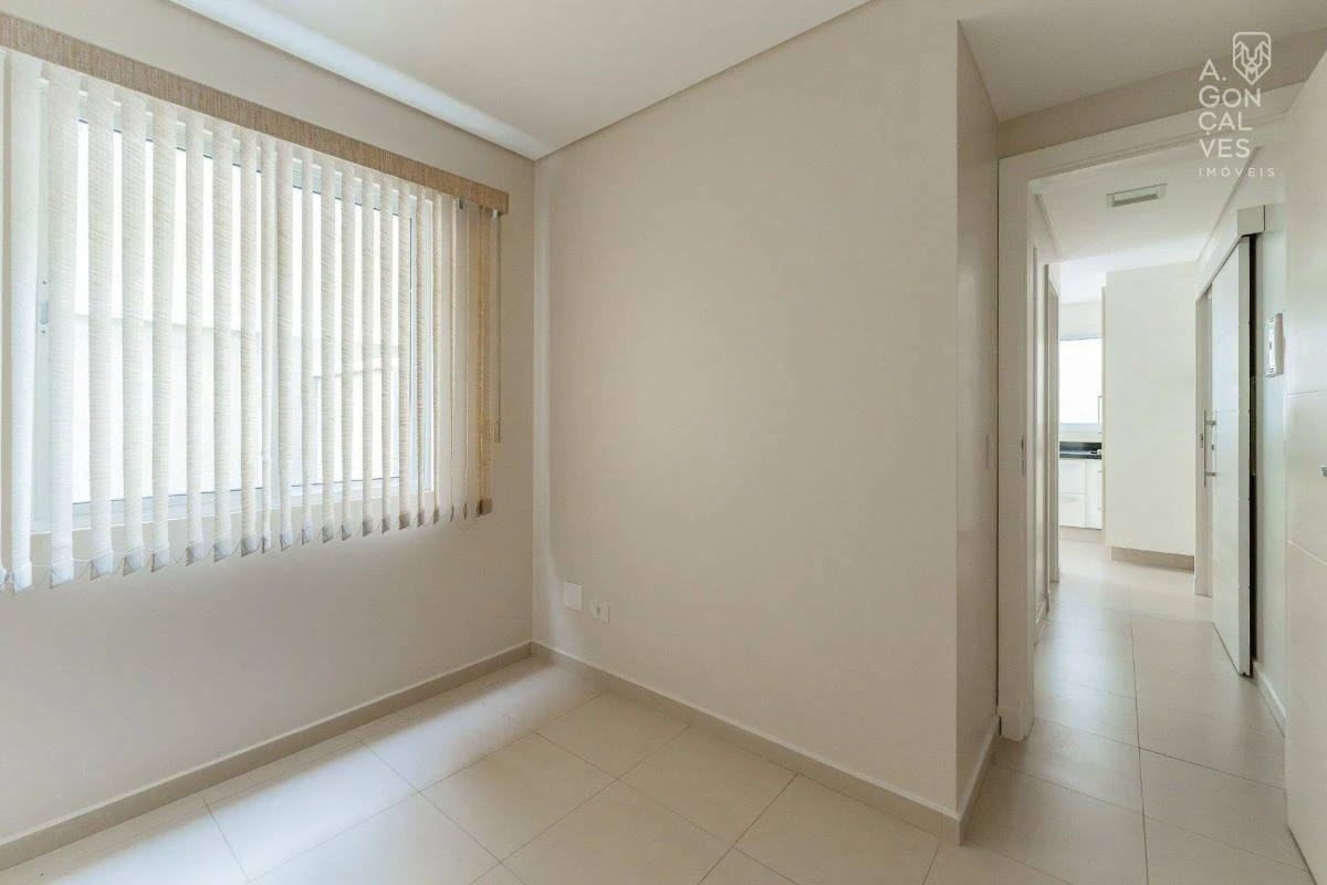 4-bedroom house with floor-to-ceiling windows in Curitiba — photo 6