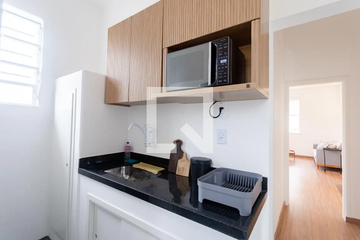 3-bedroom house with wood or laminate floors — photo 7