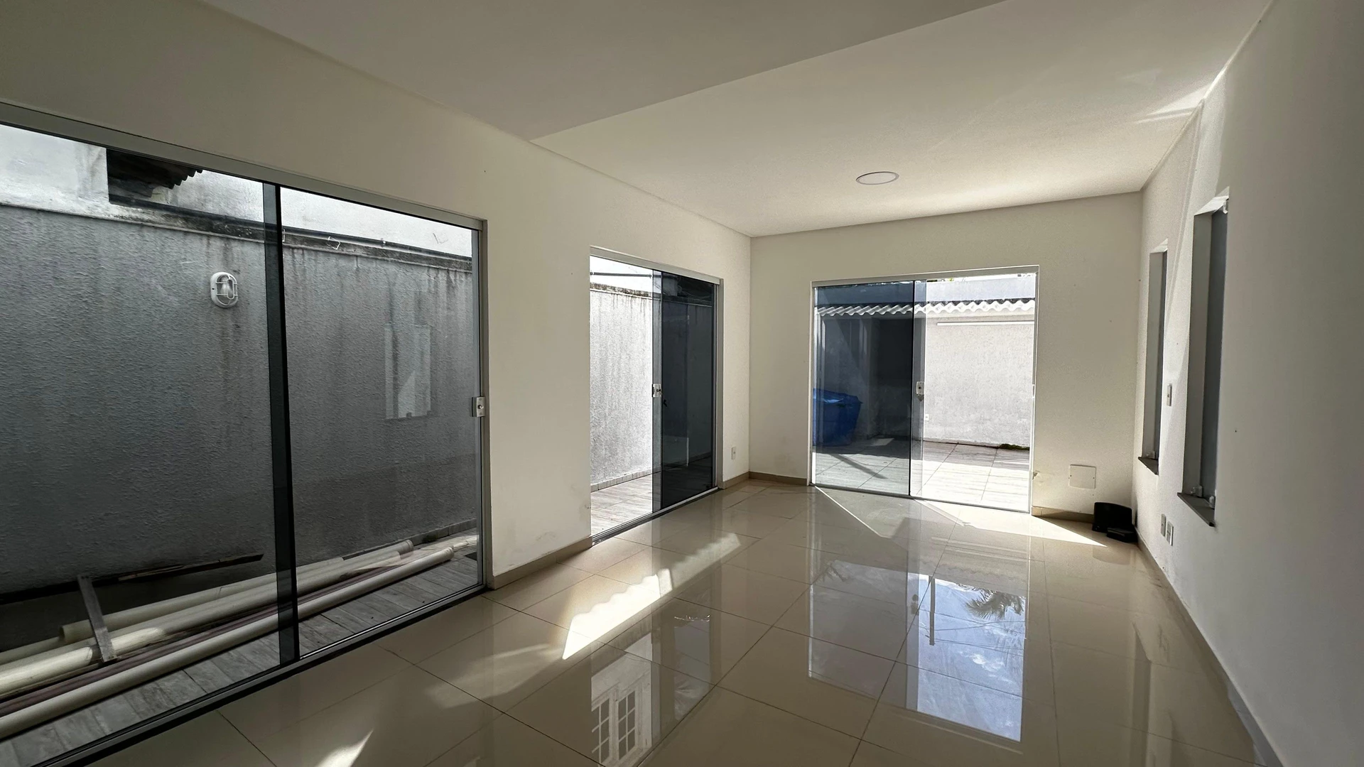 Casa com 4 quartos e 3 suítes, 2 vagas de garagem — photo 35