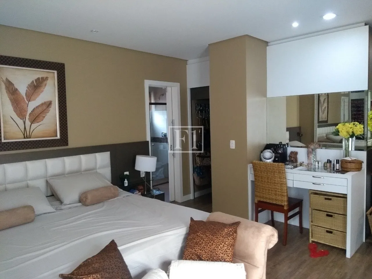 Furnished house, 450 m², with floor-to-ceiling windows — photo 38