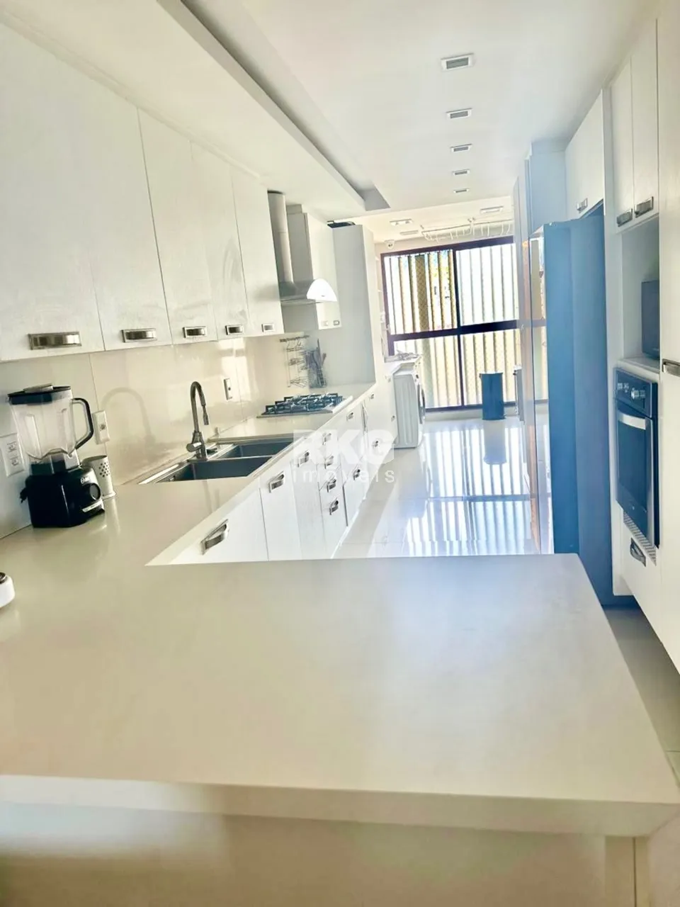 Apartamento mobiliado com 4 quartos e 4 banheiros — photo 7