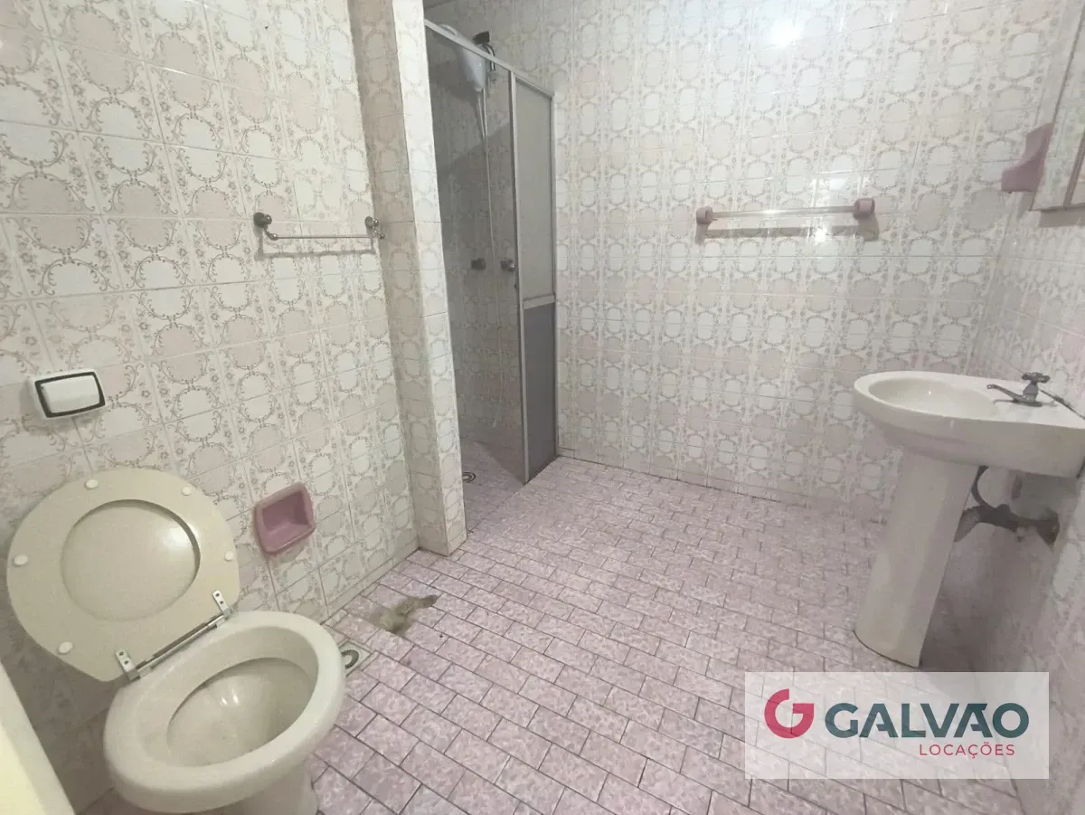 Квартира з 3 спальнями та дерев'яною підлогою або ламінатом — photo 9