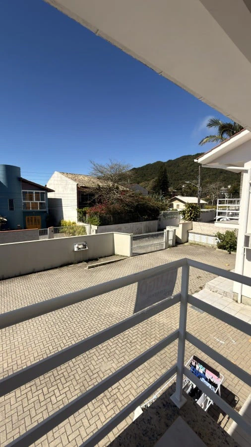 One-bedroom house with a washing machine — photo 8