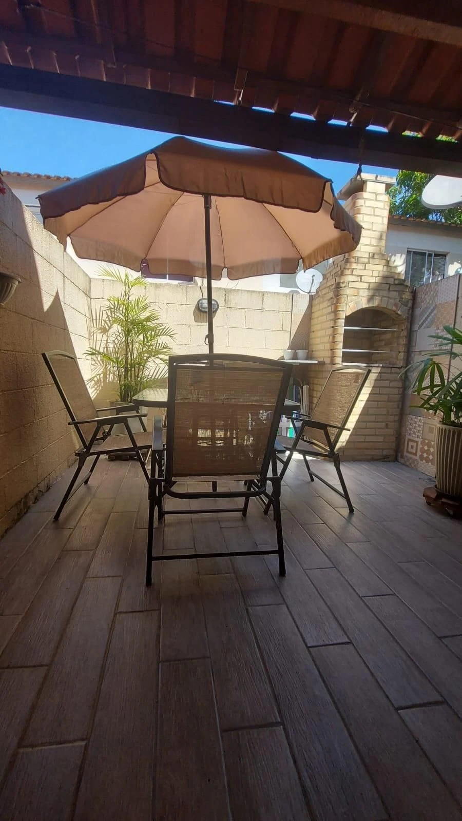 Balcony with a grill in a 2-bedroom house, 52 m² — photo 18