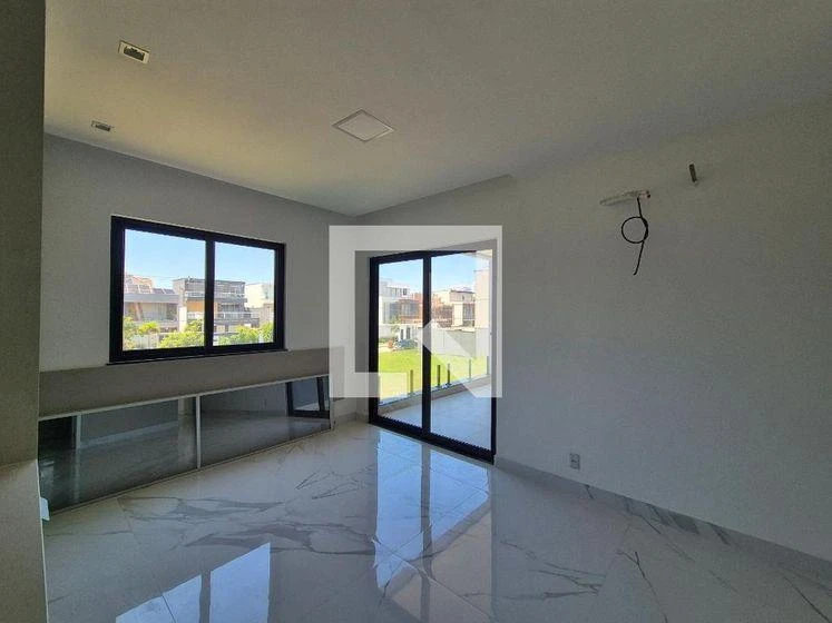 5-bedroom house with floor-to-ceiling windows — photo 36