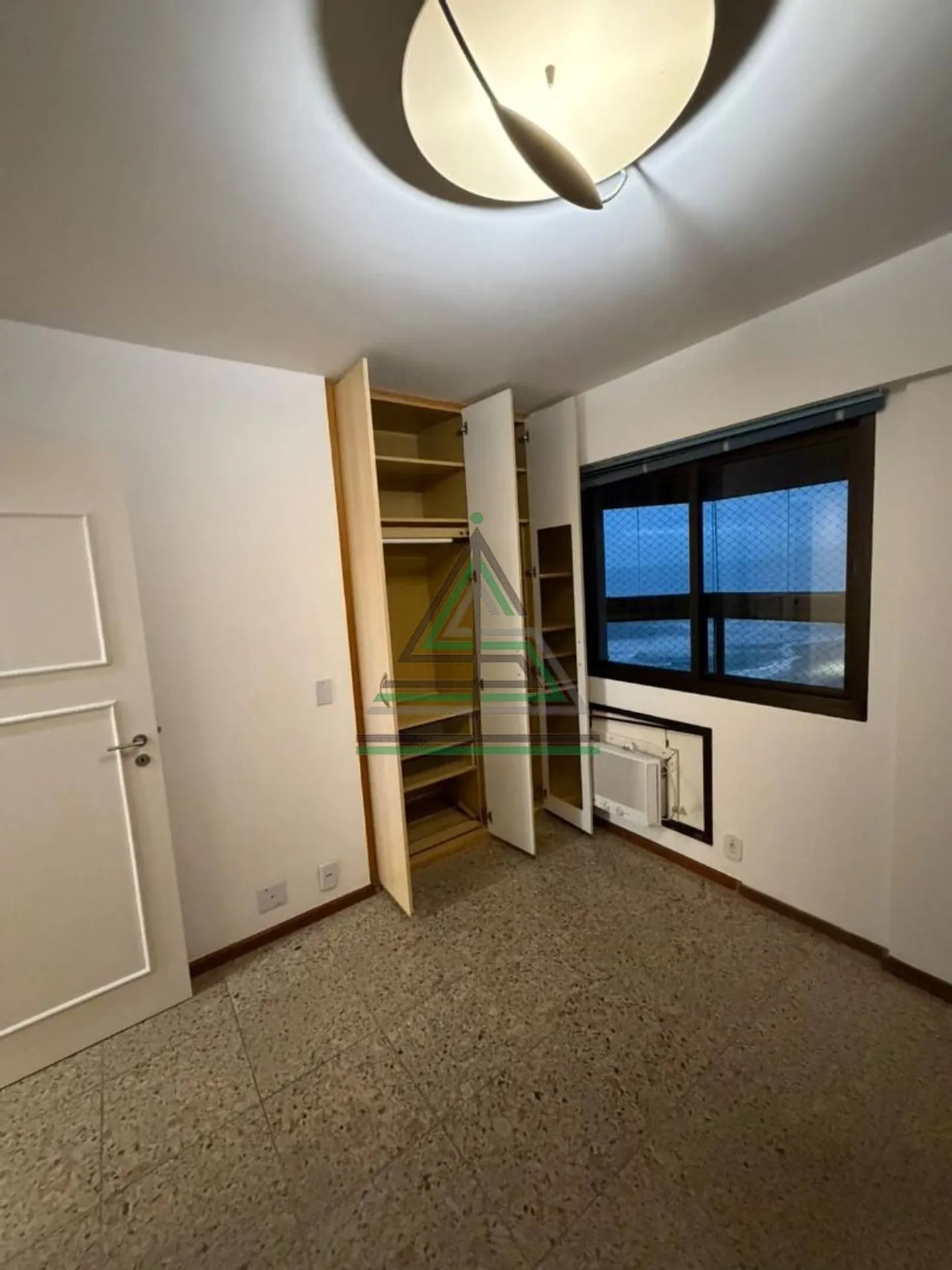 Apartment on the 21st floor with a home office — photo 13