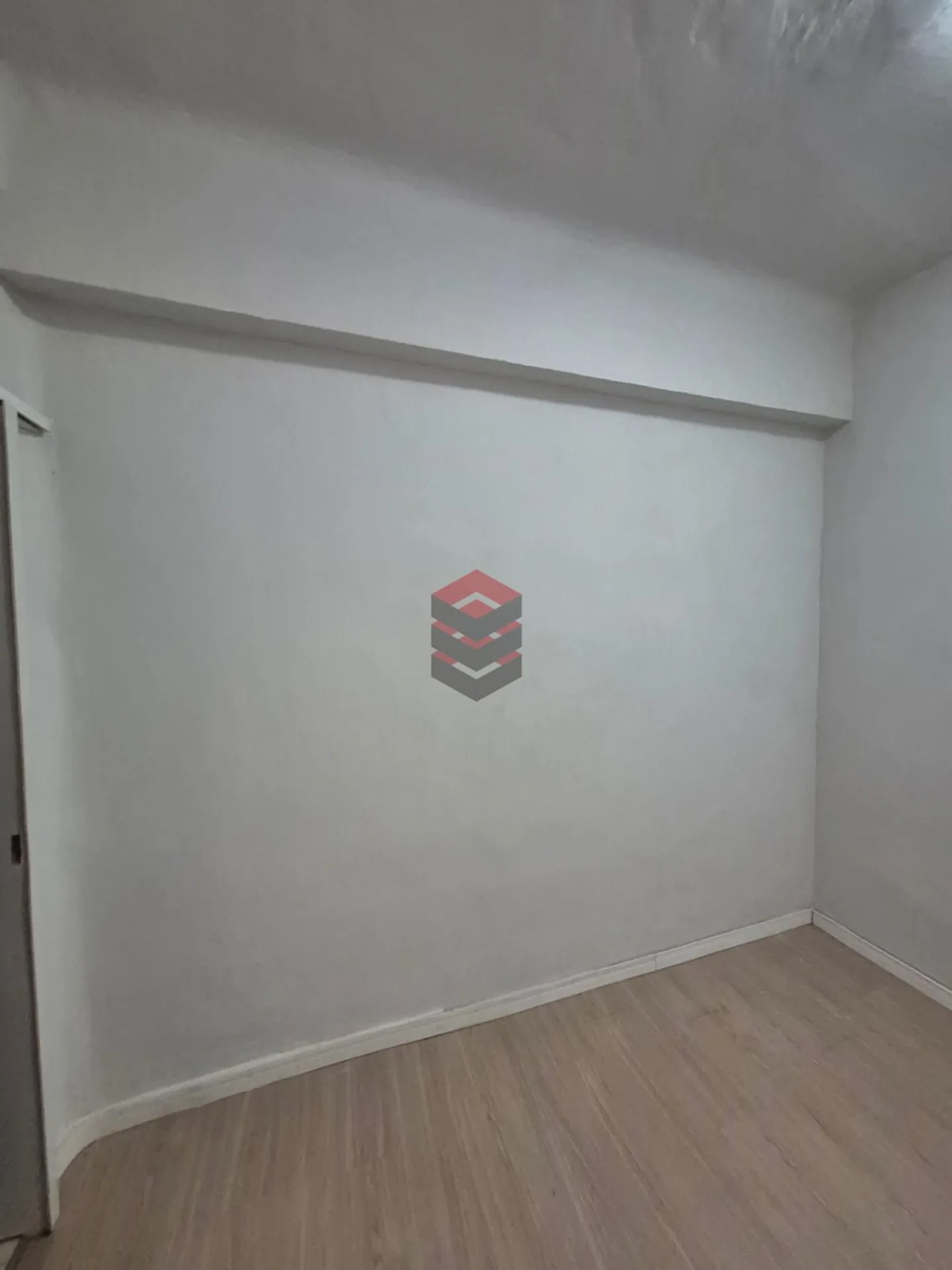 Wood or laminate floors in a one-bedroom apartment, 37 m² — photo 15