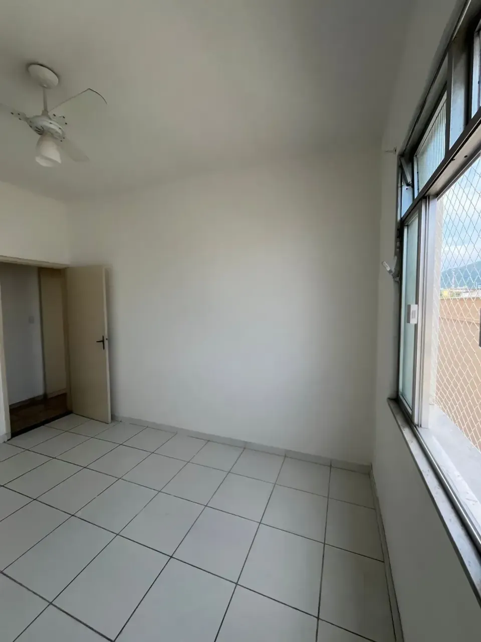 2-bedroom apartment with a glass-enclosed shower — photo 16
