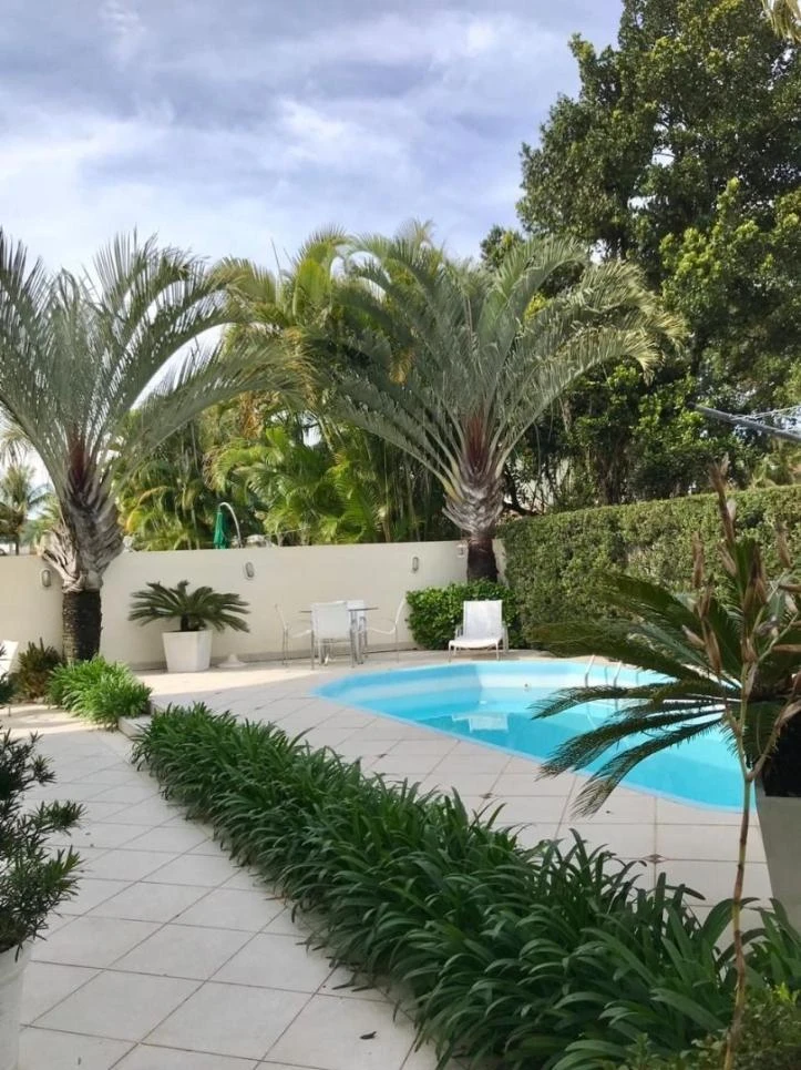 Casa de 290 m² con balcón cerrado con vidrio y bañera — photo 18