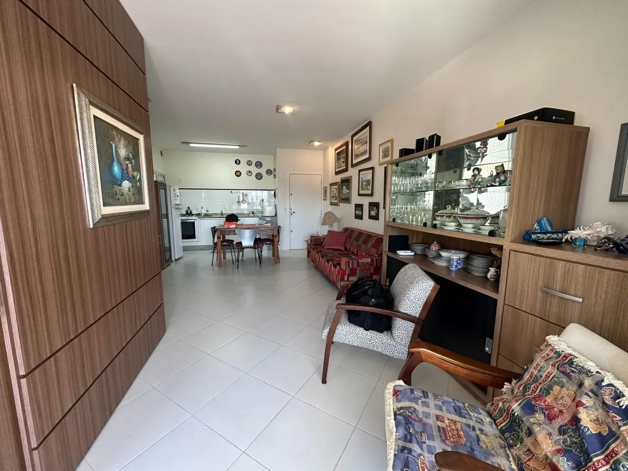 Furnished apartment, 98 m², with floor-to-ceiling windows