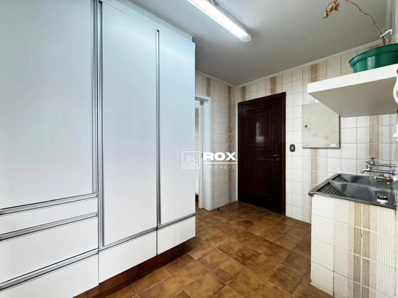 250 m² apartment with 3 bedrooms and a gas stove — photo 15