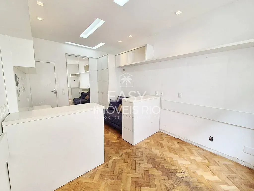 Apartamento sin amueblar con 4 dormitorios y balcón de vidrio — photo 21
