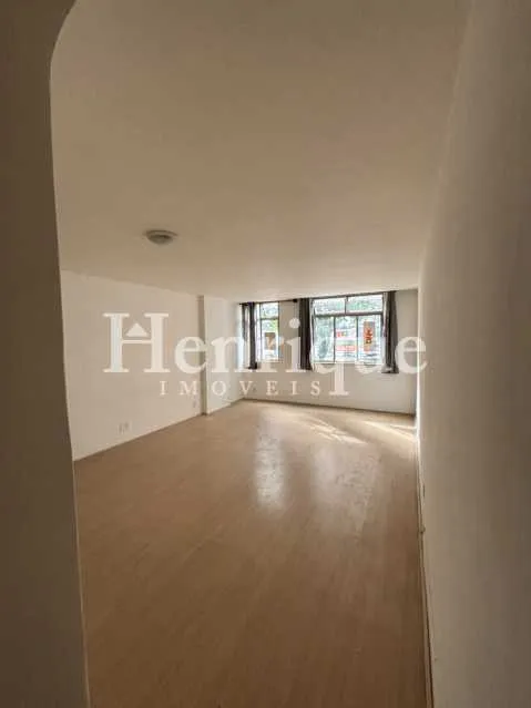 Studio, 36 m², with wood or laminate floors — photo 9