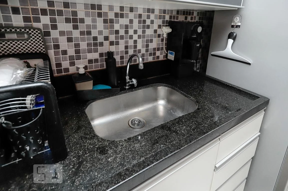 Furnished 2-bedroom apartment with balcony — photo 34