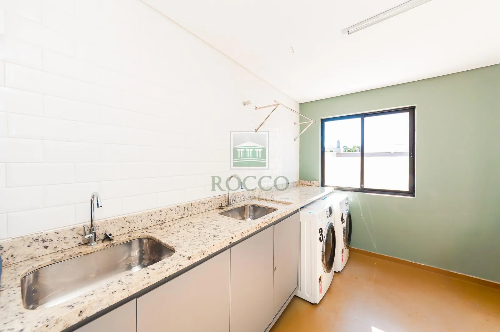 1-bedroom apartment with en-suite and 1 parking space — photo 28
