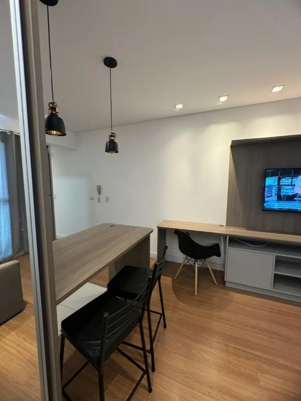 One-bedroom apartment in a building with a gym — photo 5