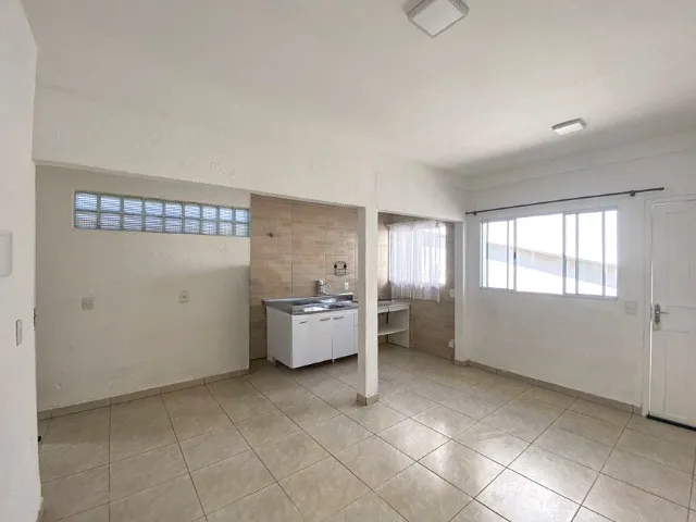 Balcony with a grill in a one-bedroom apartment, 42 m² — photo 2