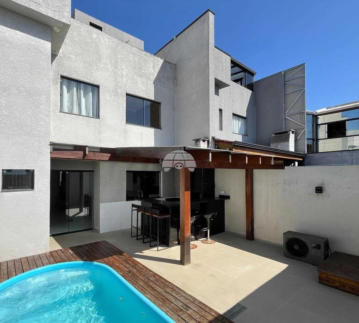3-bedroom house with a grill on the balcony in Curitiba — photo 47