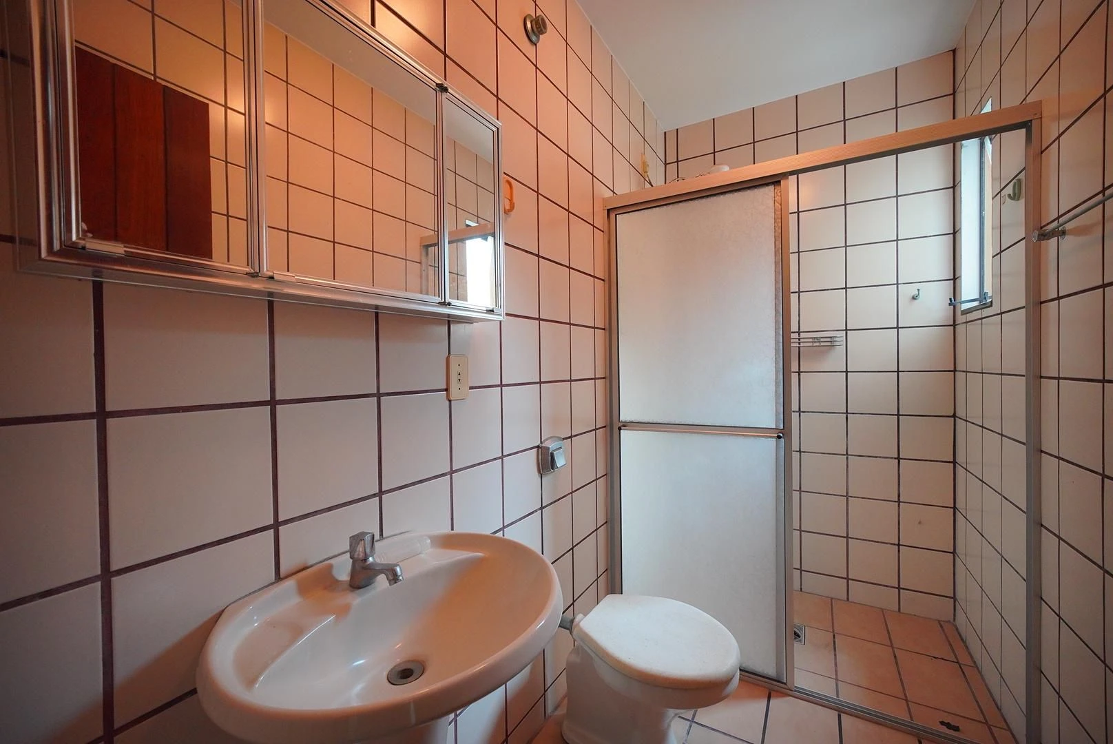 407 m² house with a washing machine and a bathtub — photo 31