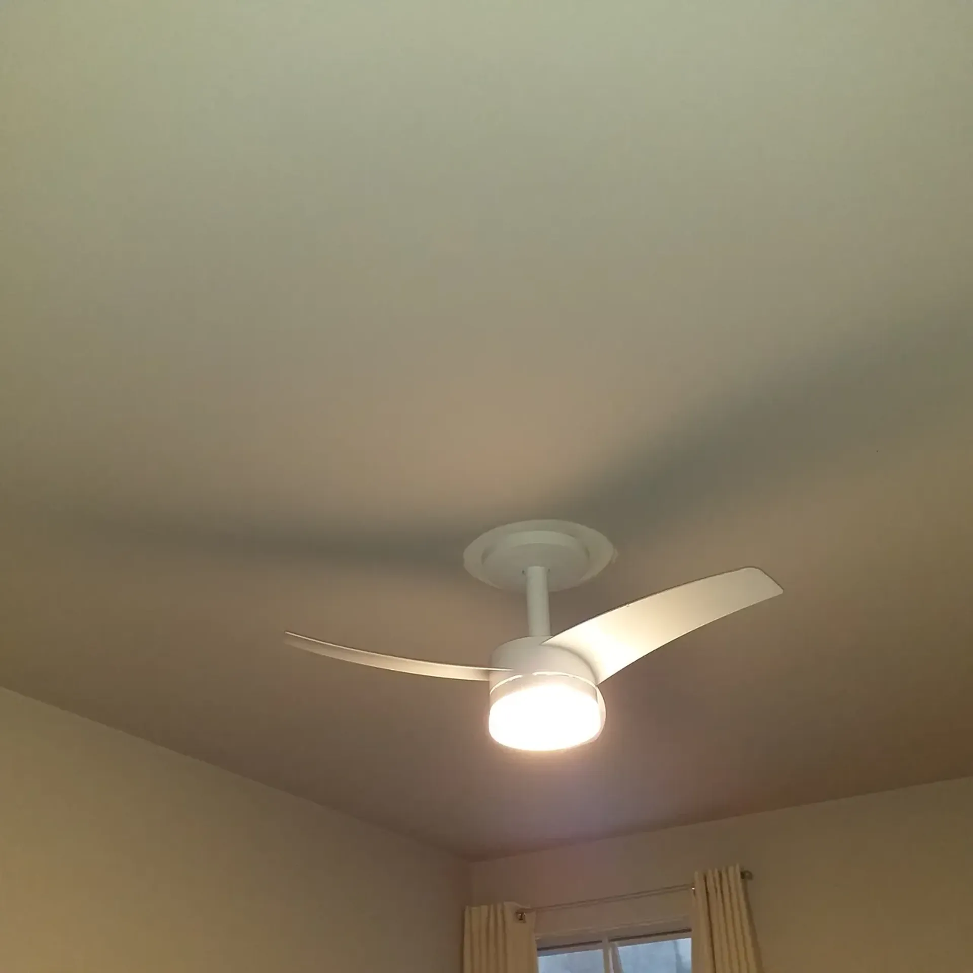 2-bedroom apartment with 3 bathrooms and glass shower — photo 4