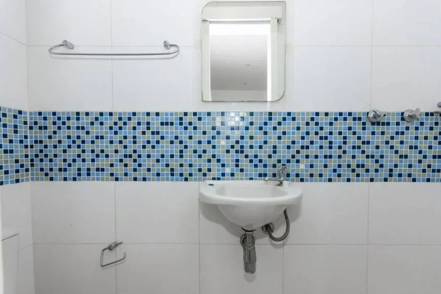 183 m² apartment with a walk-in closet and a bathtub — photo 30