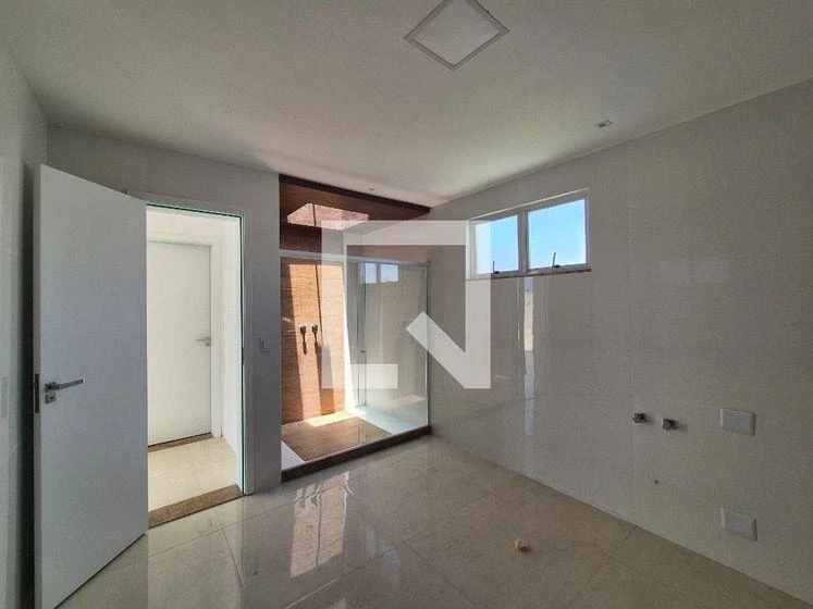 Floor-to-ceiling windows in a 4-bedroom house, 430 m² — photo 48