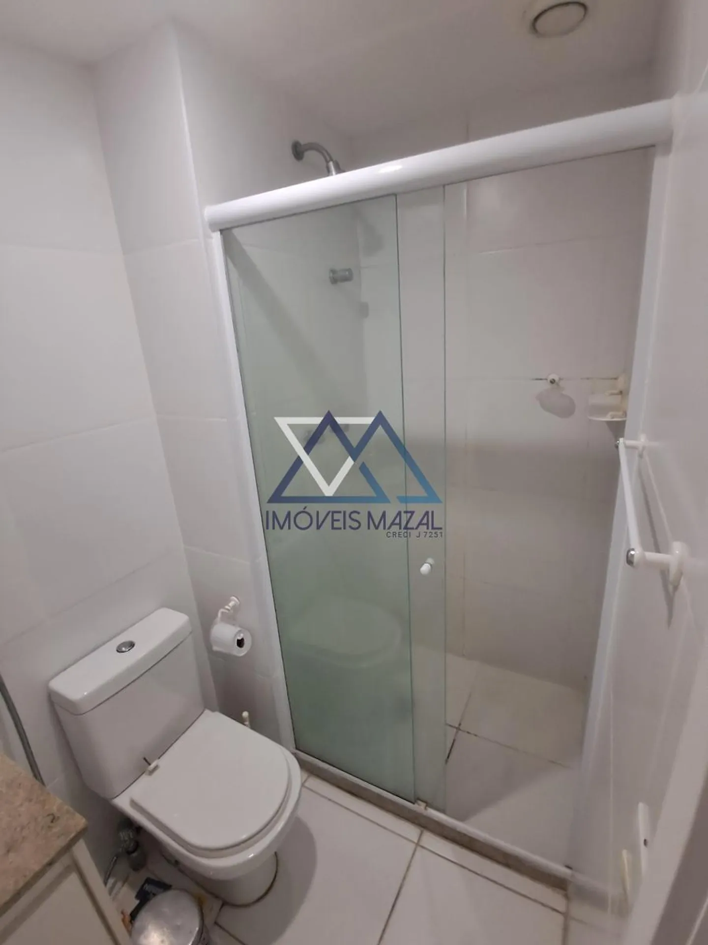 Квартира 70 м² с застеклённым балконом и камином — photo 21