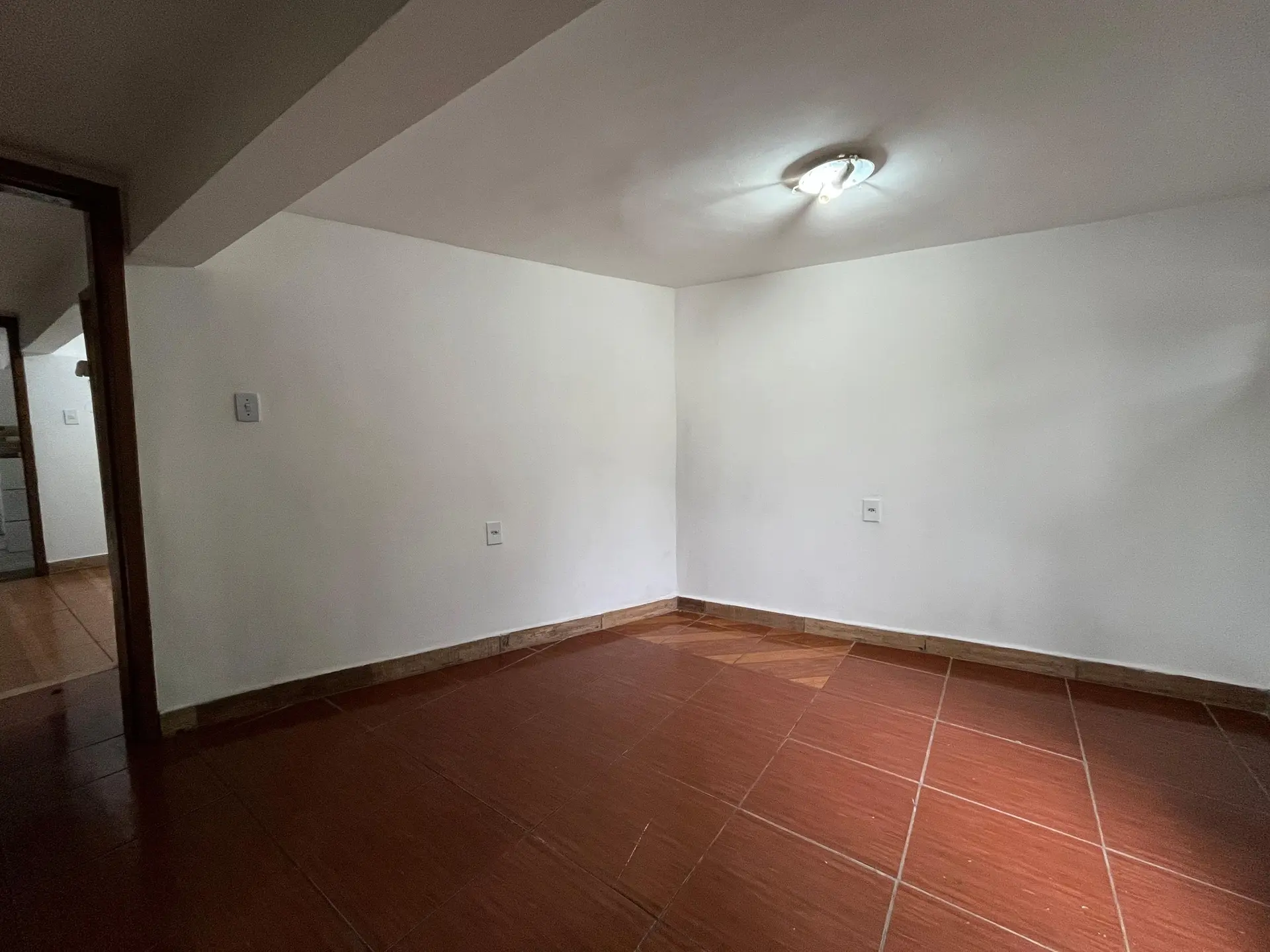 Casa de 1 quarto com cozinha compacta e área de serviço — photo 7