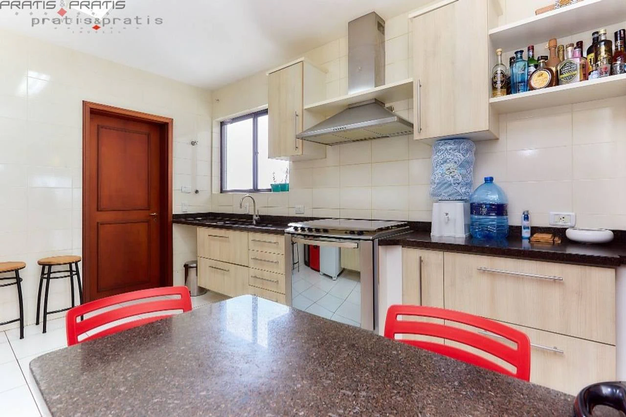 Bathtub in a 3-bedroom apartment, 131 m² — photo 2
