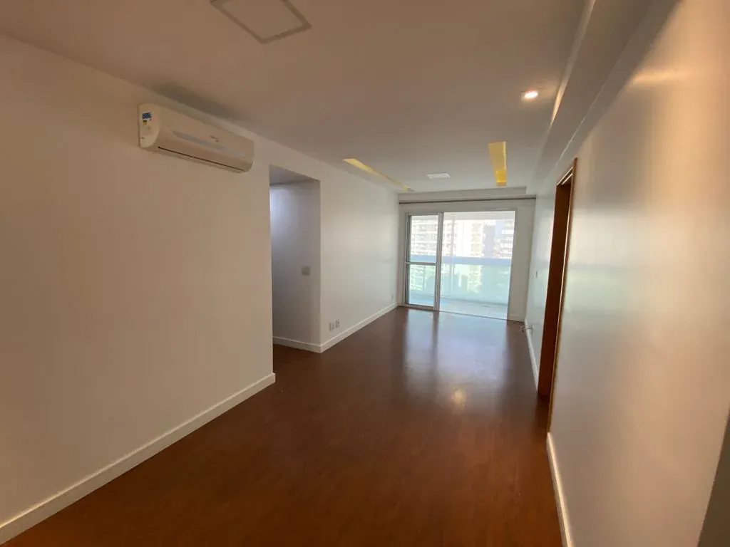Glass-enclosed balcony in a 3-bedroom apartment, 84 m² — photo 3