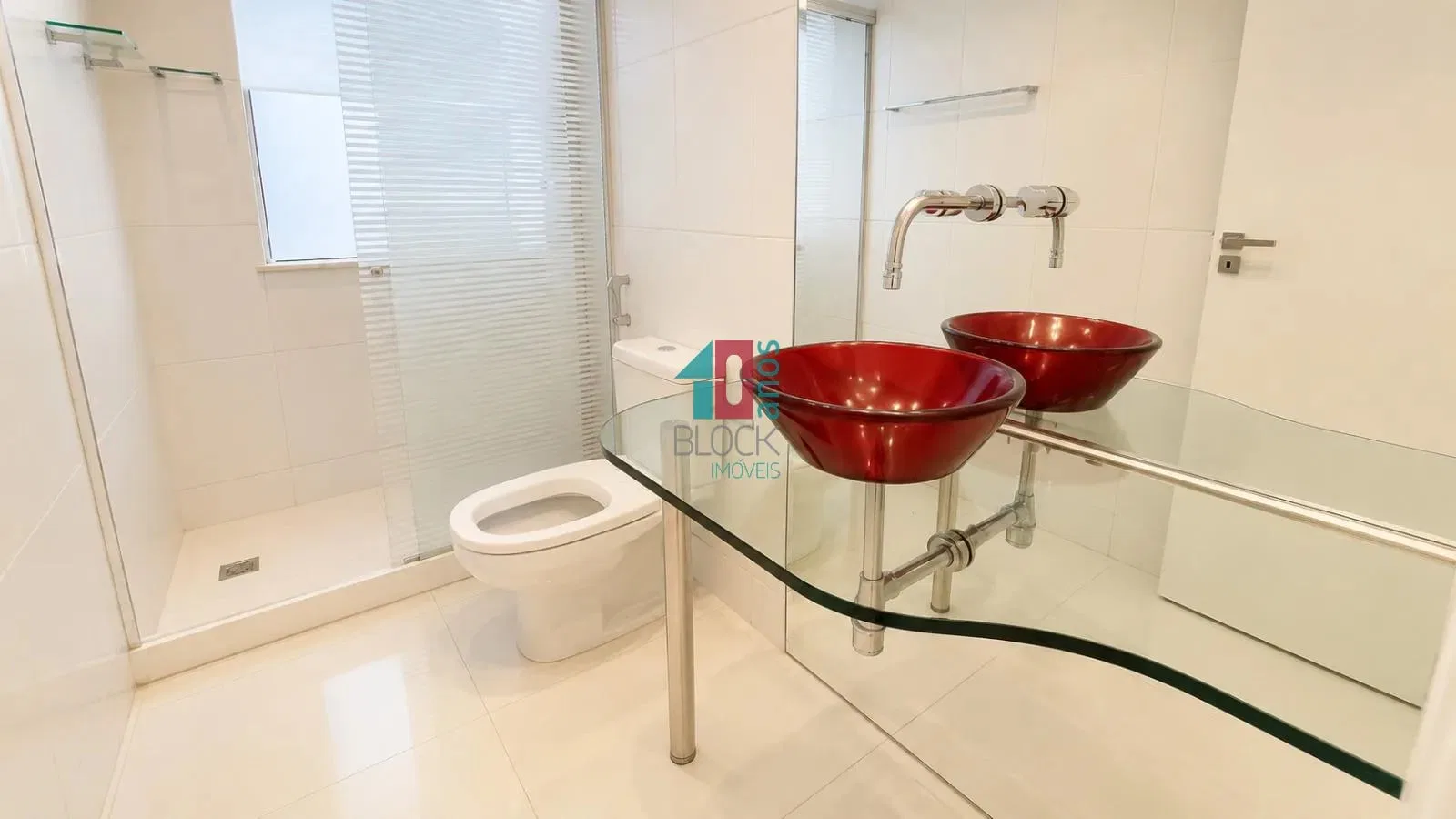Casa triplex com 4 quartos e 3 suítes e cozinha fechada — photo 29