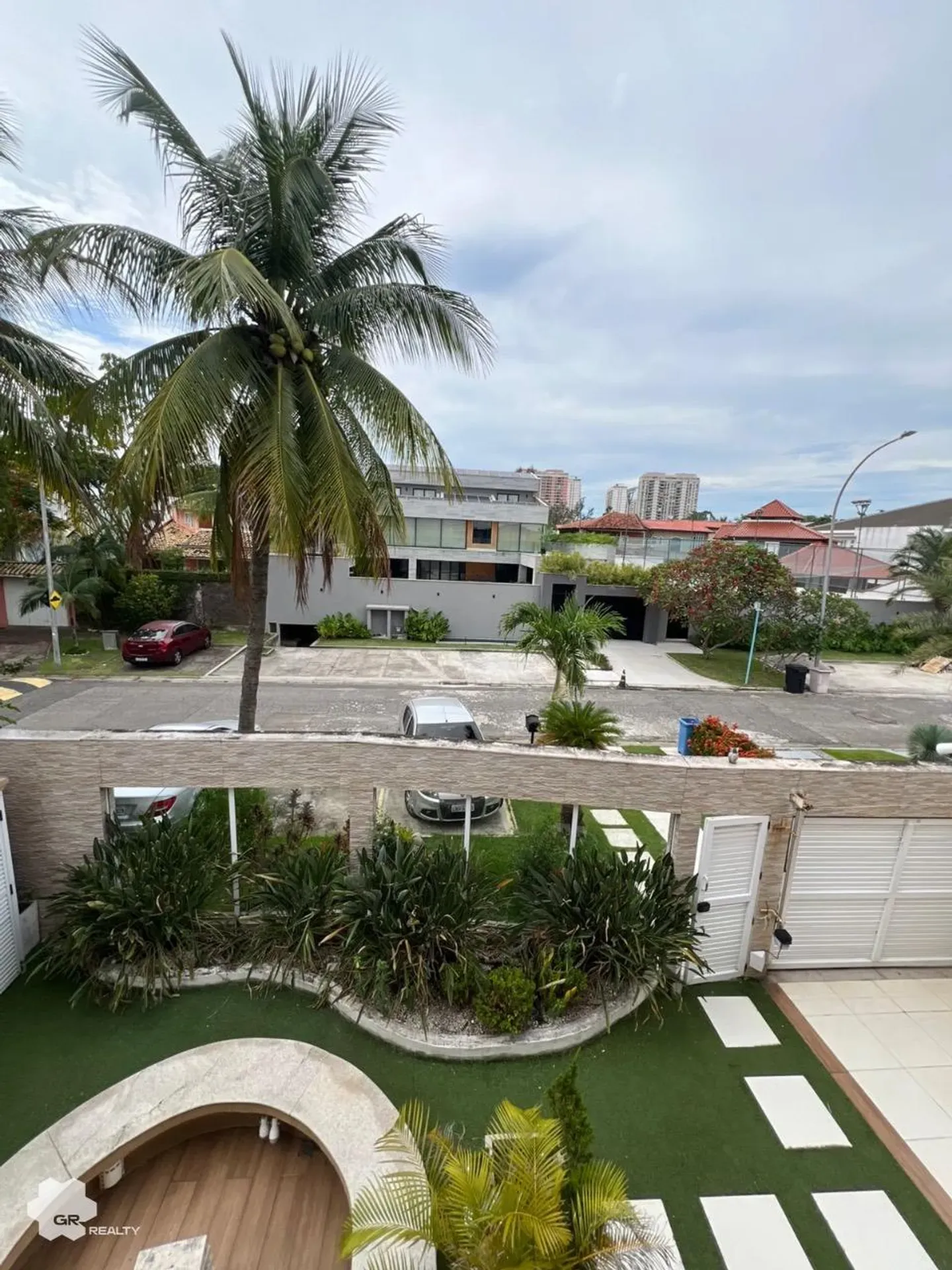 House with 6 en-suite bedrooms and 468 m² of space — photo 60