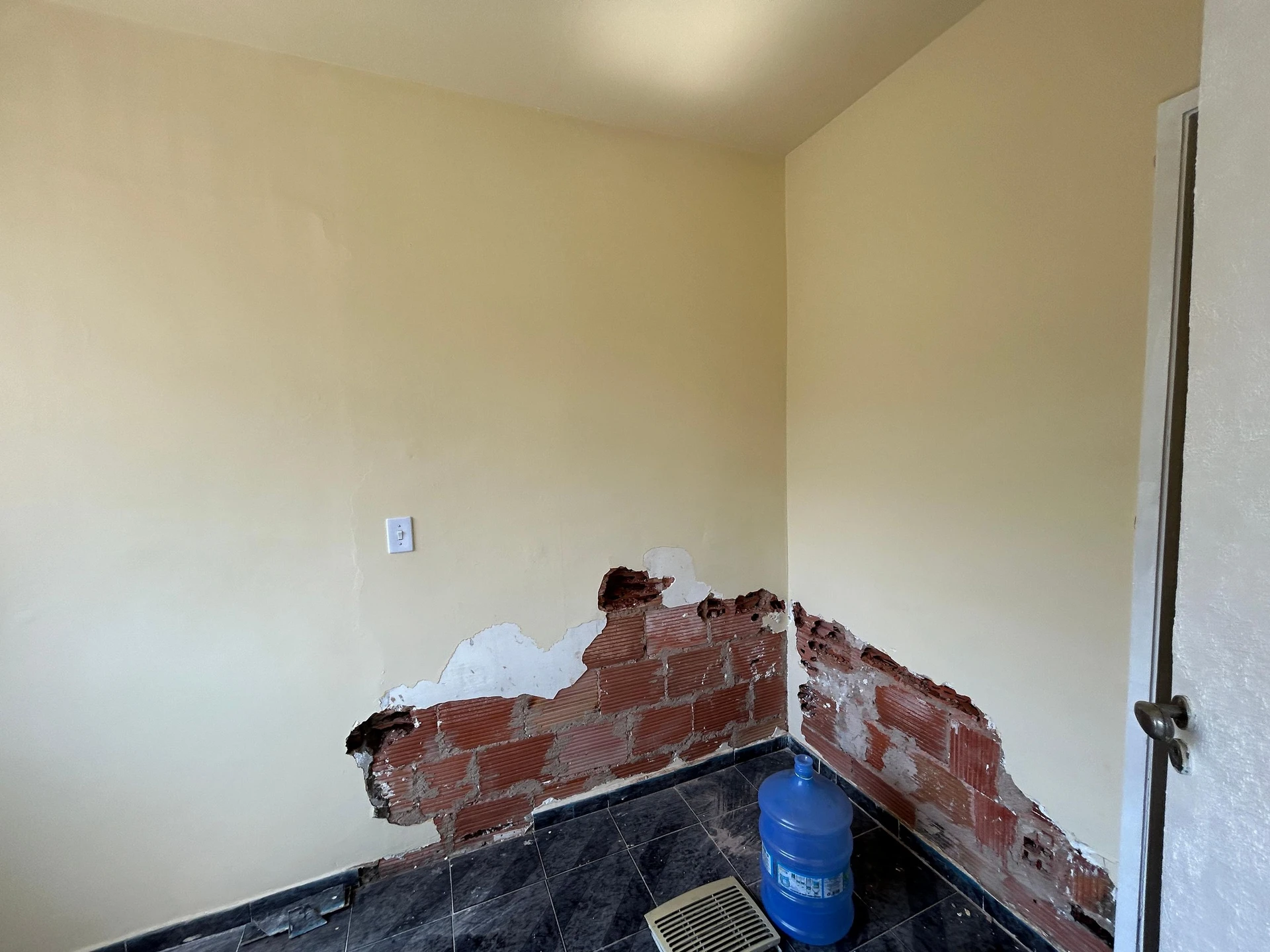 Деревянный пол или ламинат и 2 спальни: квартира 80 м² — photo 41