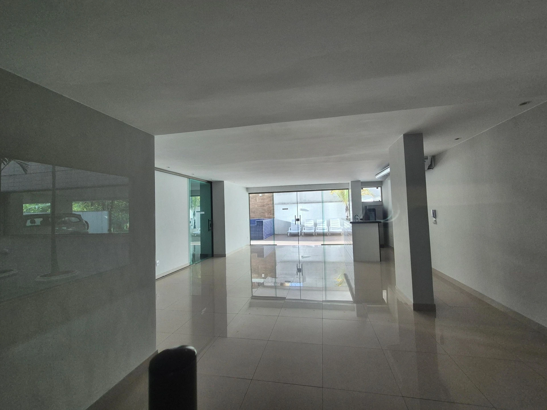 Apartamento de 2 quartos em condomínio com piscina — photo 35