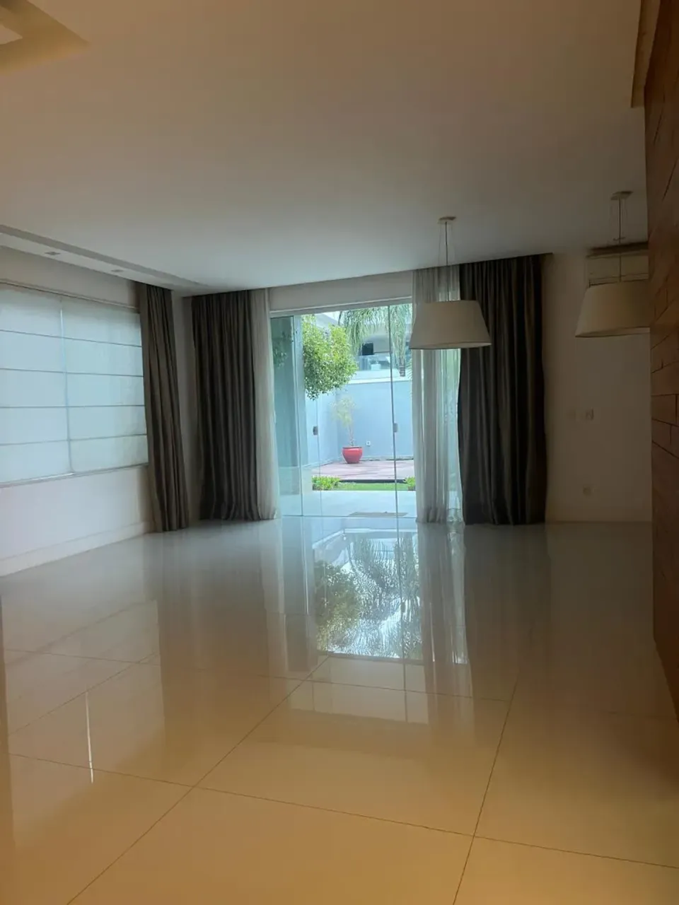 House with 5 suites and a built-in balcony grill — photo 9