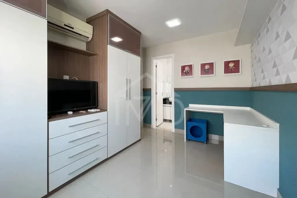 House with 4 bedrooms and an open-plan gas kitchen — photo 19