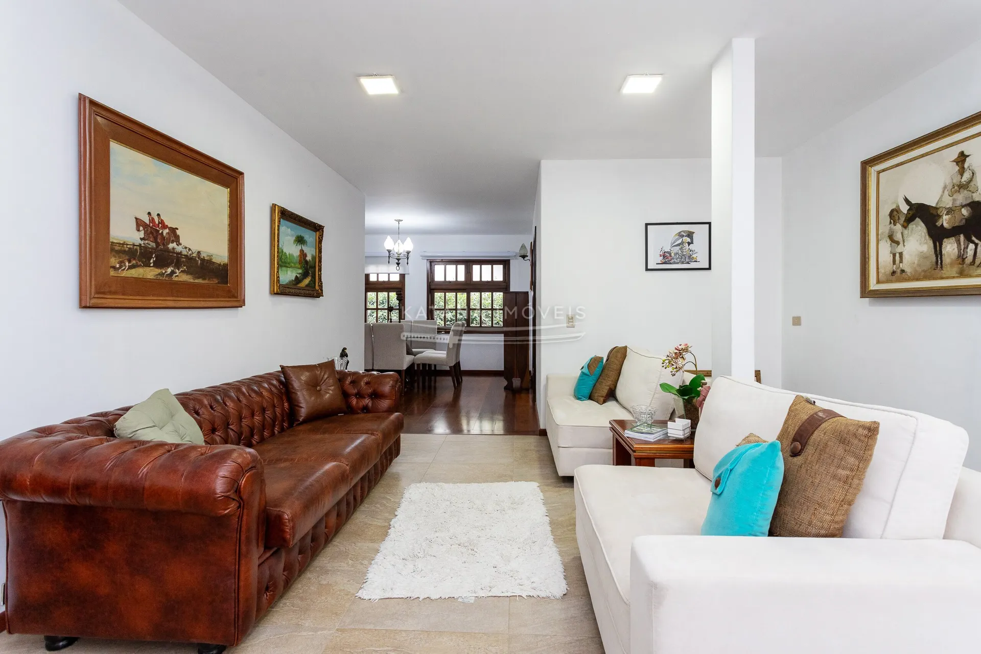 House with a closed kitchen and gas stove, 4 bedrooms — photo 7